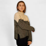 Agathe - Pull à col roulé brun avec motif en chevrons