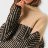 Agathe - Pull à col roulé brun avec motif en chevrons